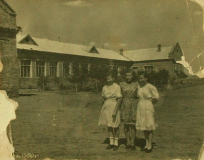 Первая школа Городовиковск 1950 год Июнь 1950 г. Первая школа