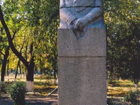 Памятник Городовикову в Городовиковске